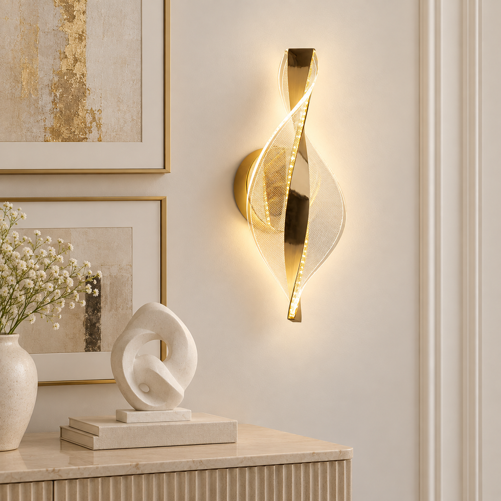Applique murale spirale LED dorée au-dessus d'une console